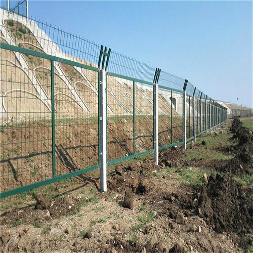公路铁路防护隔离栅 高铁防护栏栅 金属框架护栏网