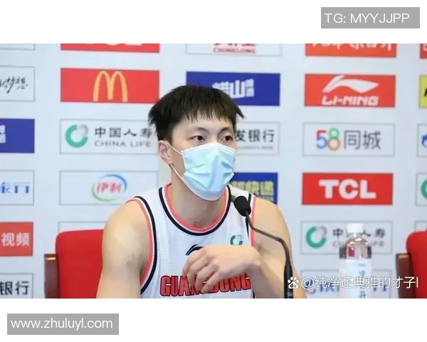 从默默无闻到万众瞩目足球明星成名背后的奋斗与坚持 从默默无闻到万众瞩目足球明星成名背后的奋斗与坚持